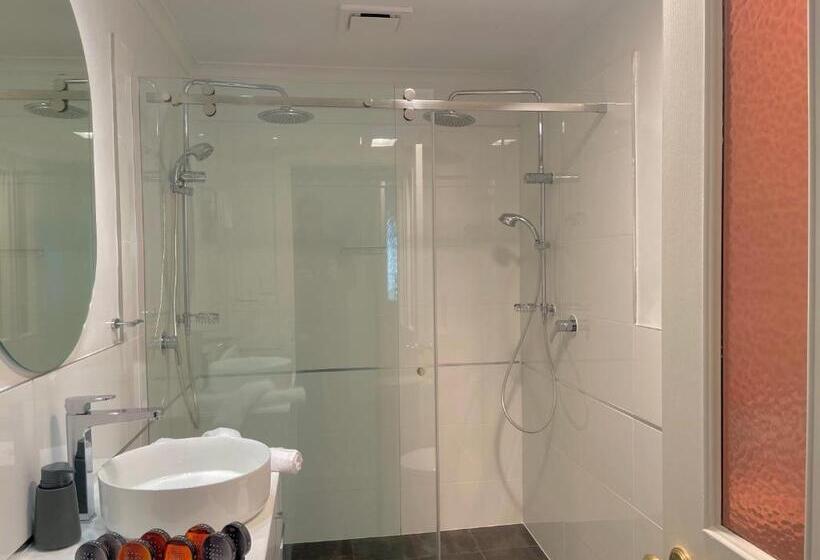 تختخواب و صبحانه Pirathon Country Estate