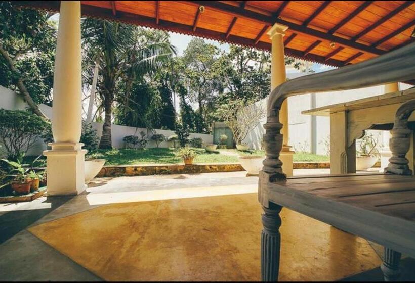 ペンション Canberra Holidays   Mirissa