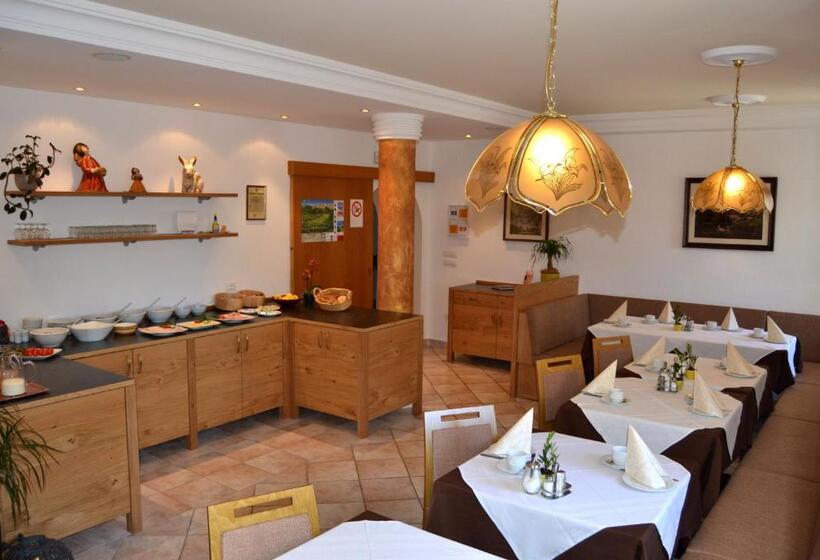 پانسیون Garni Hotel Dorothea