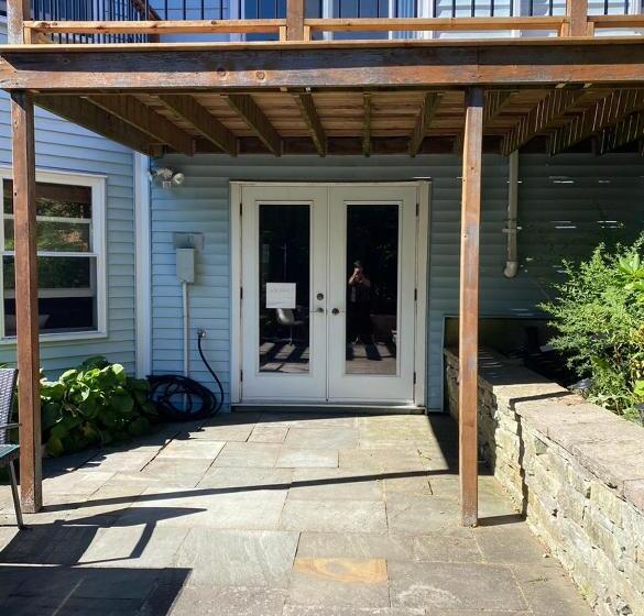 پانسیون Luxury Bachelor By Halifax Waterfront  Hot Tub