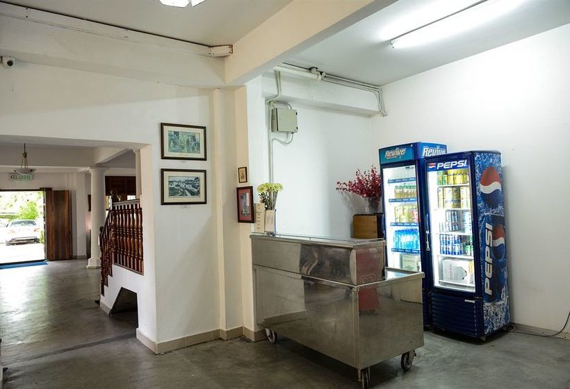 הוסטל Hutton Suites