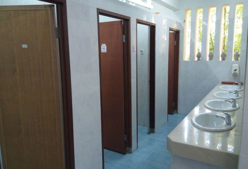 הוסטל Hutton Suites