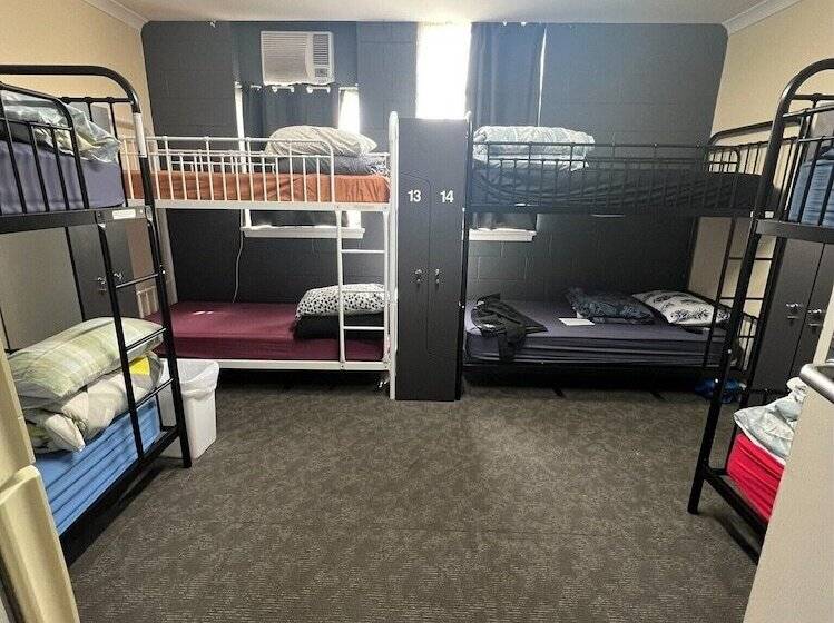 فندق صغير Port Adelaide Backpackers