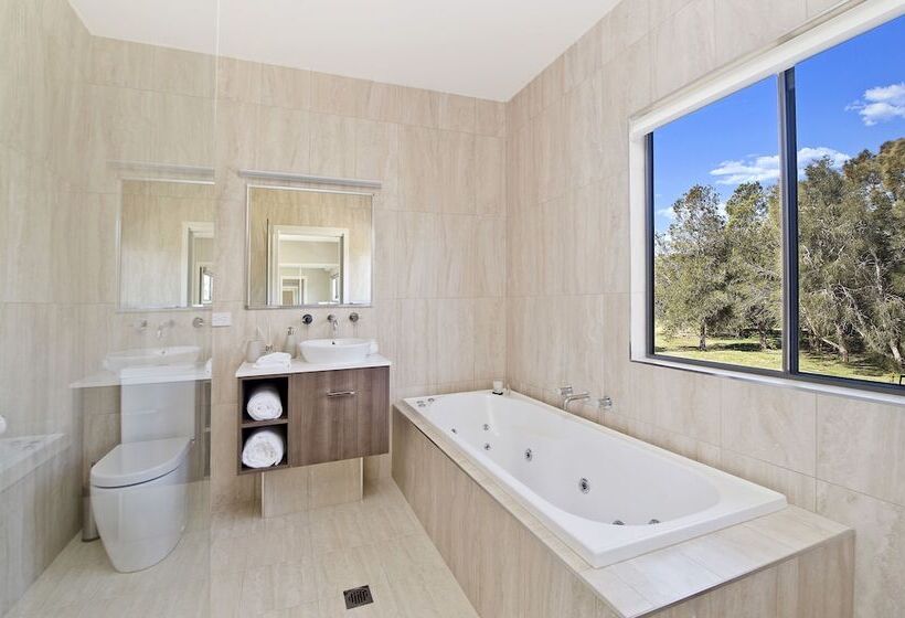 تختخواب و صبحانه Ana Mandara Luxury Retreat