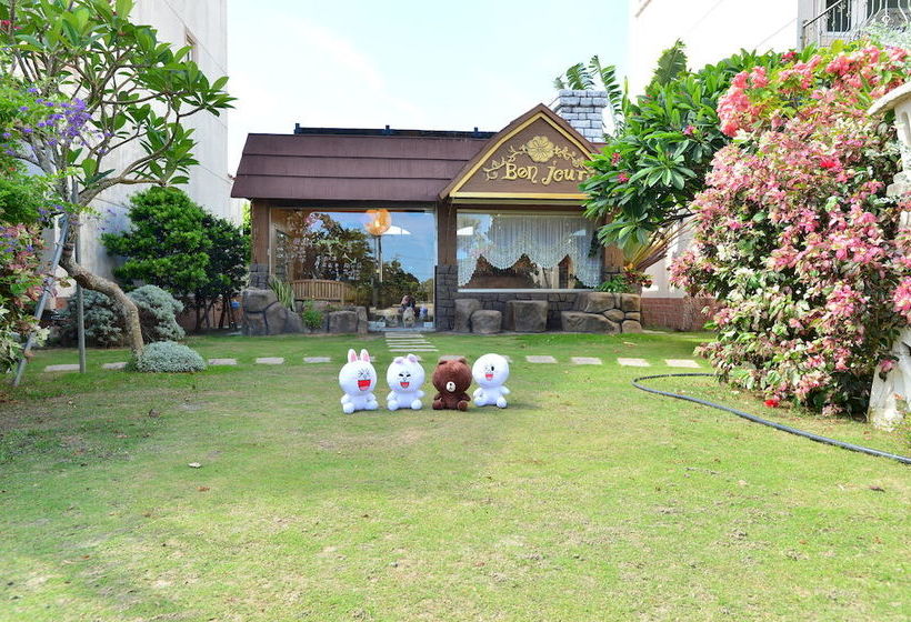 تختخواب و صبحانه Kenting Bonjour Resort