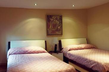 Dundas Apartments & Suites
