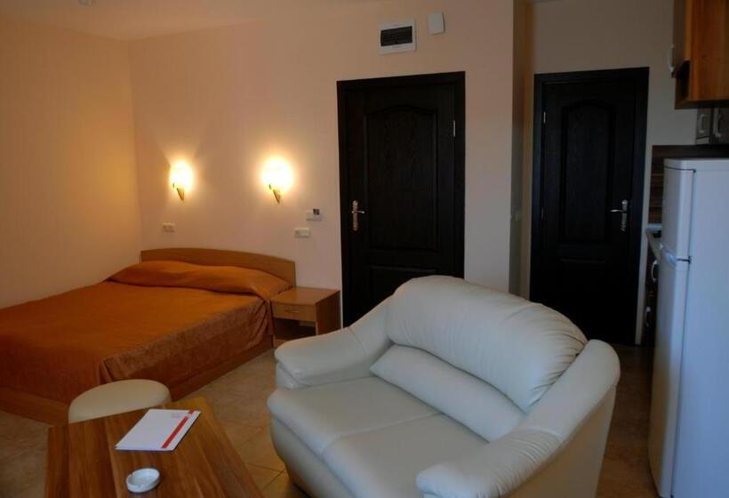 هتل Apartment Tourist Complex Rose Village