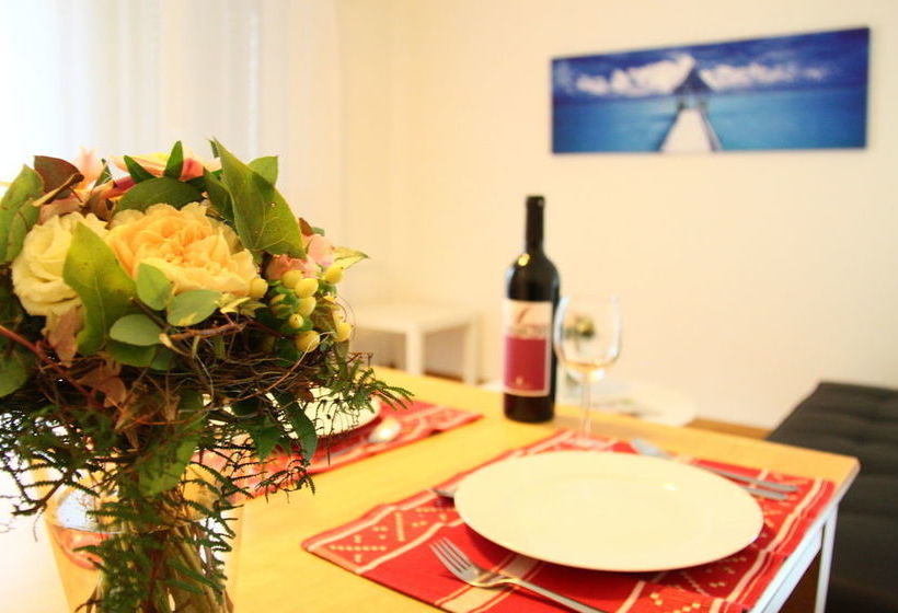 ホテル Easyliving Budget Rooms Lindenstrasse 48