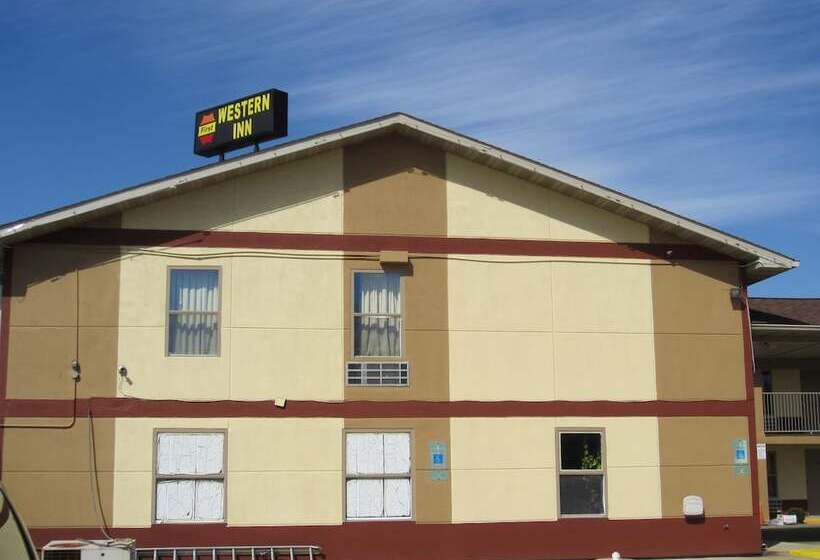 בית מלון כפרי First Western Inn   Fairmont City