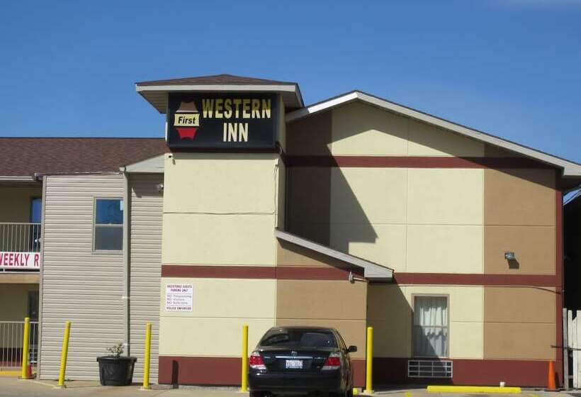 בית מלון כפרי First Western Inn   Fairmont City