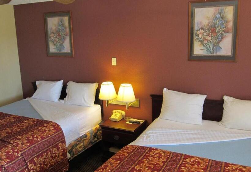 בית מלון כפרי First Western Inn   Fairmont City