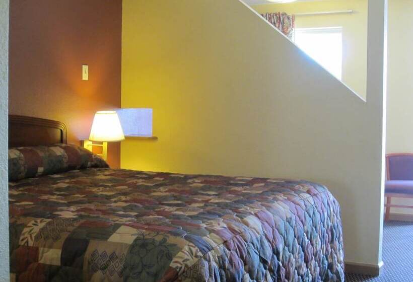 בית מלון כפרי First Western Inn   Fairmont City