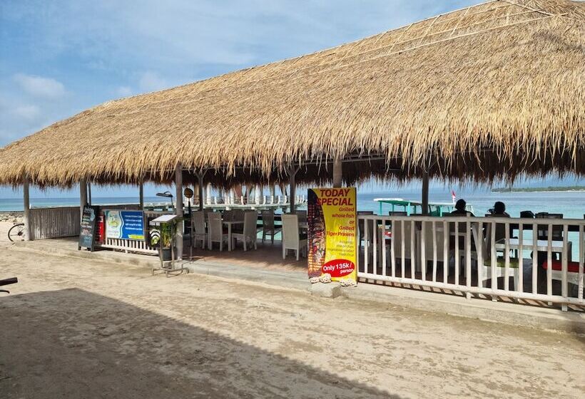 هتل Kura Kura Beach Resort