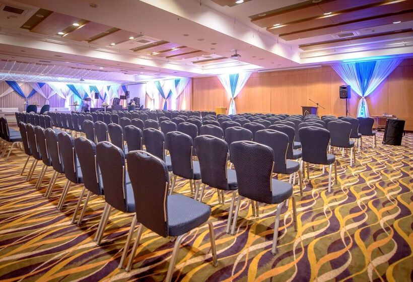 Wyndham Manta Sail Plaza Hotel And Convention Center