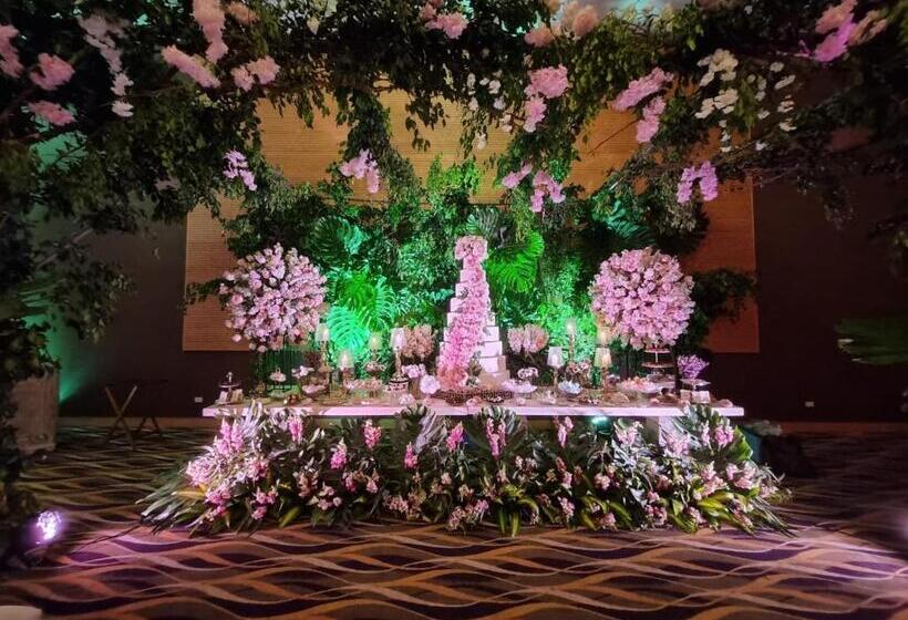 Wyndham Manta Sail Plaza Hotel And Convention Center