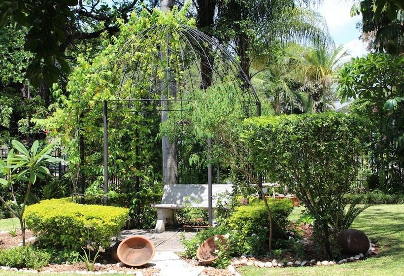 פנסיון Lalamo Guest House