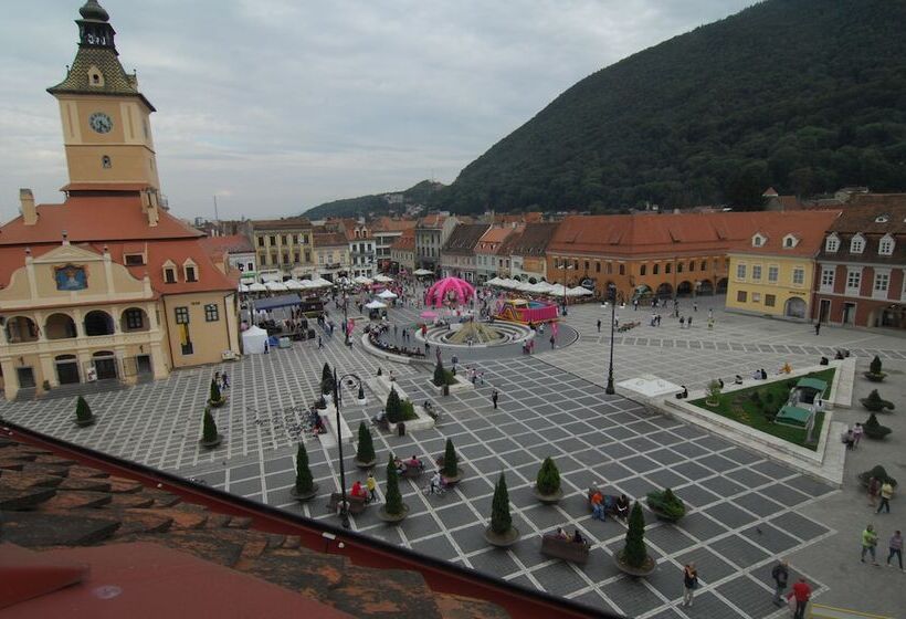 بنسيون Main Square Apartments & More