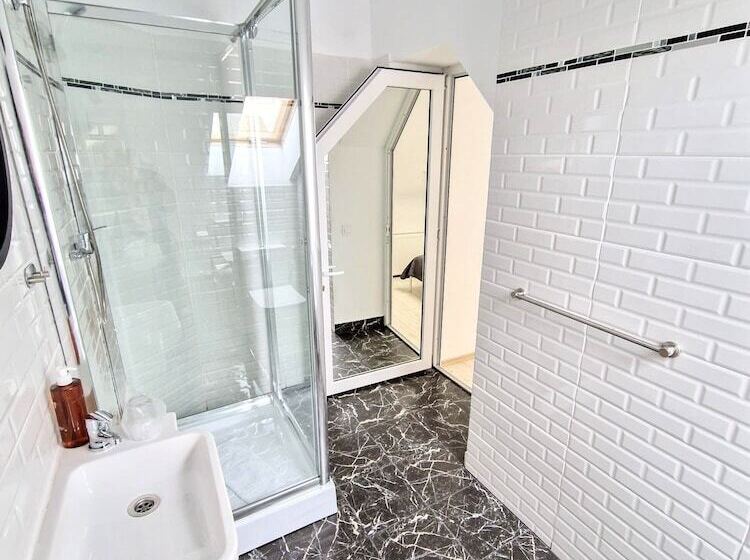 بنسيون Main Square Apartments & More