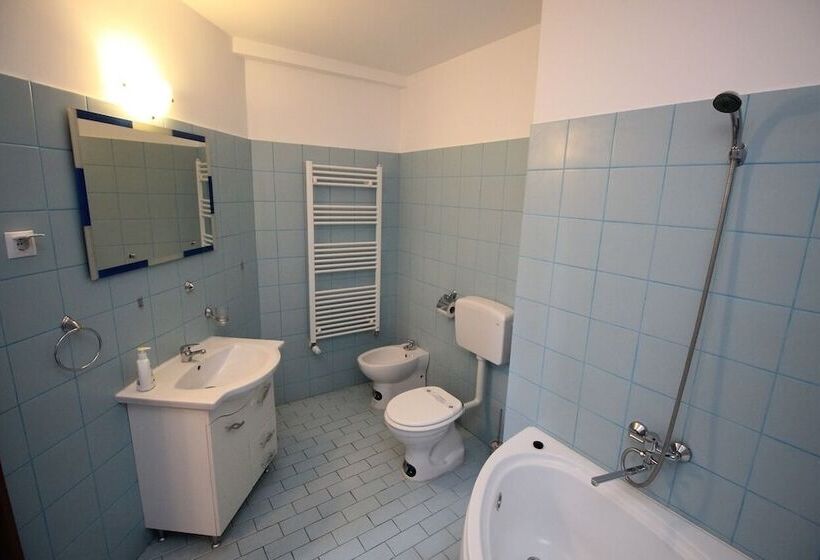 بنسيون Main Square Apartments & More