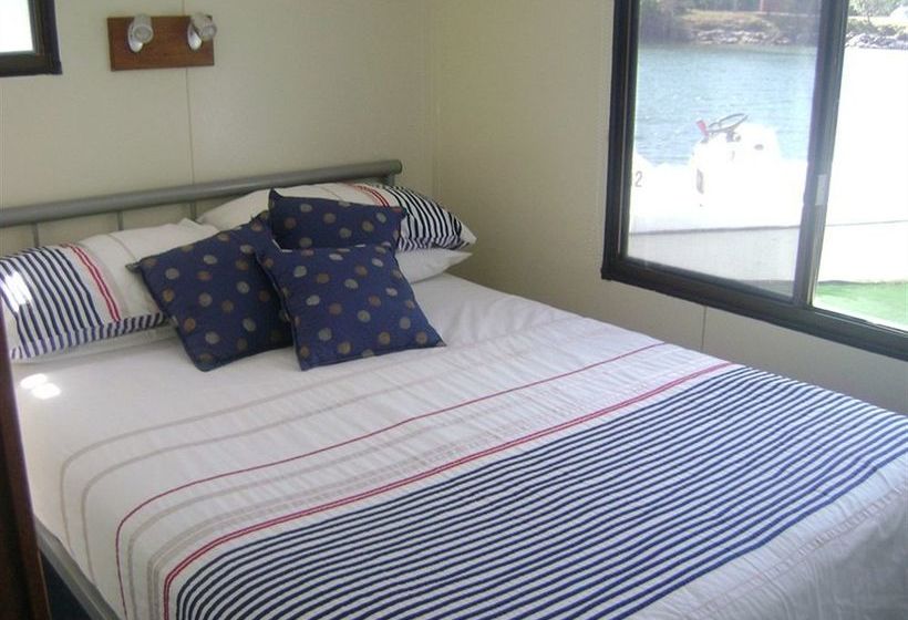 فندق Boyds Bay Houseboat Holidays