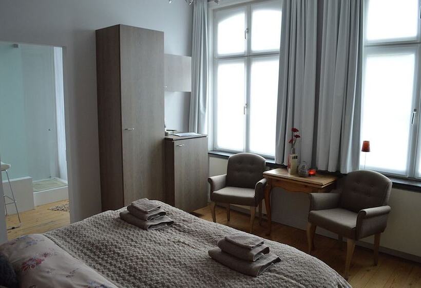 B&b @ Room's