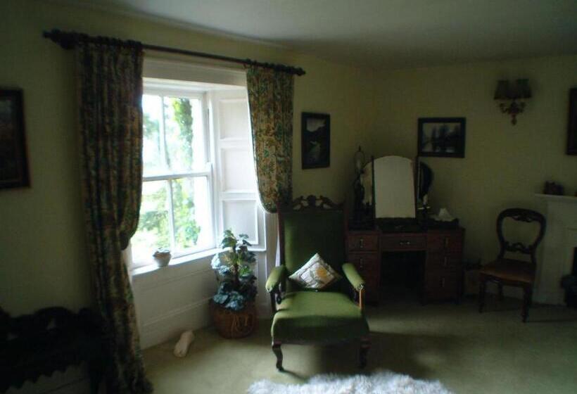 تختخواب و صبحانه Cullintra House