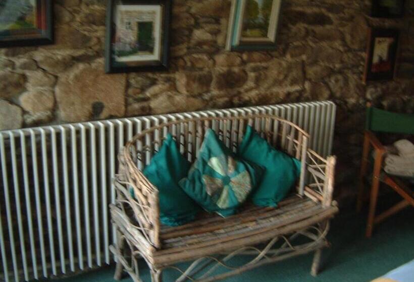 تختخواب و صبحانه Cullintra House