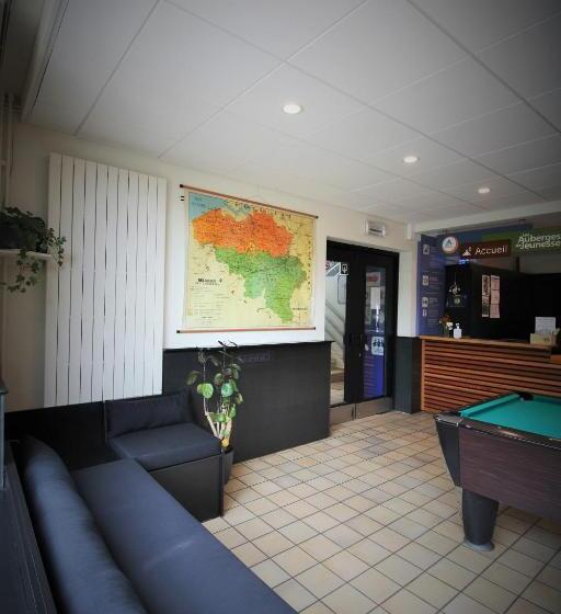 Общежитие Auberge De Jeunesse De La Roche Champlon