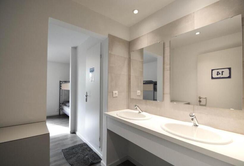 Общежитие Auberge De Jeunesse De La Roche Champlon