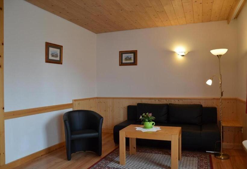 تختخواب و صبحانه Pension Zum Schreiner