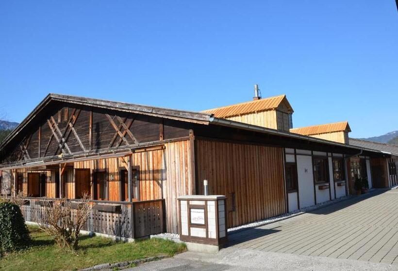 تختخواب و صبحانه Pension Zum Schreiner