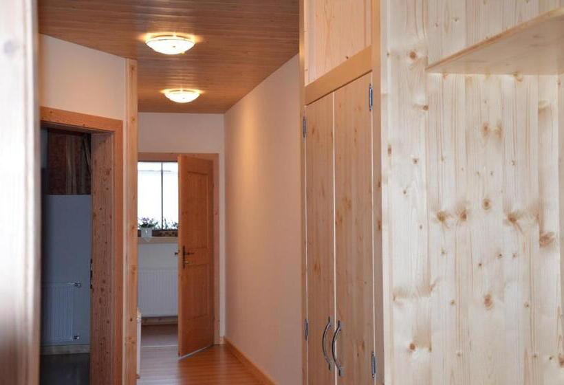 تختخواب و صبحانه Pension Zum Schreiner