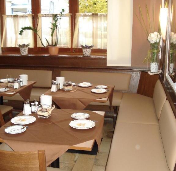 ホテル Almtalerhof