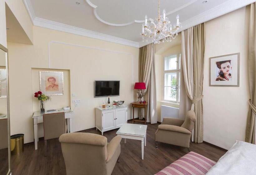 فندق Barock Landhof Burkhardt