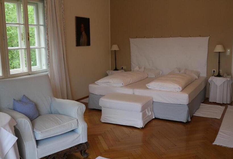 هتل Seeschlößl Velden