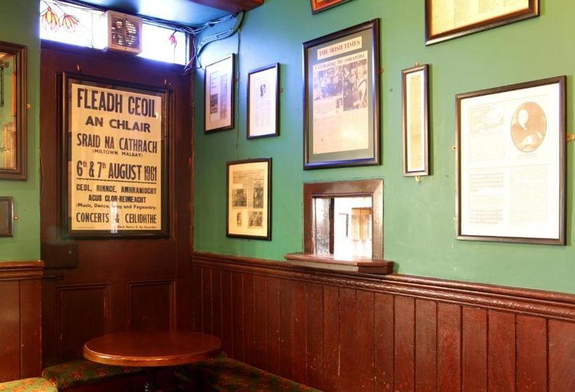 צימר Crotty's Pub & Accommodation