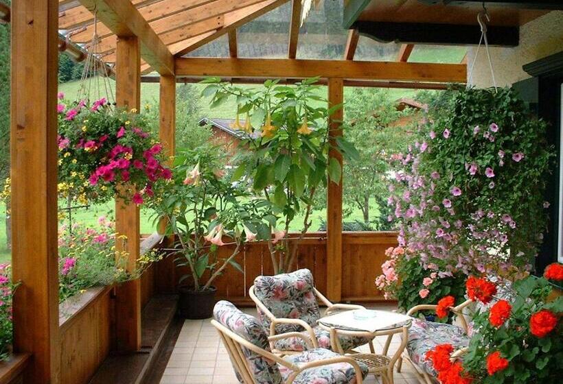 مبيت وإفطار Haus Alpina