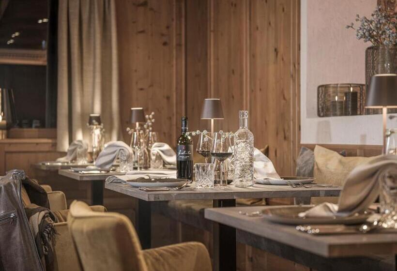 Отель Bergkristall Zillertal   Adults Only 16 Years Plus