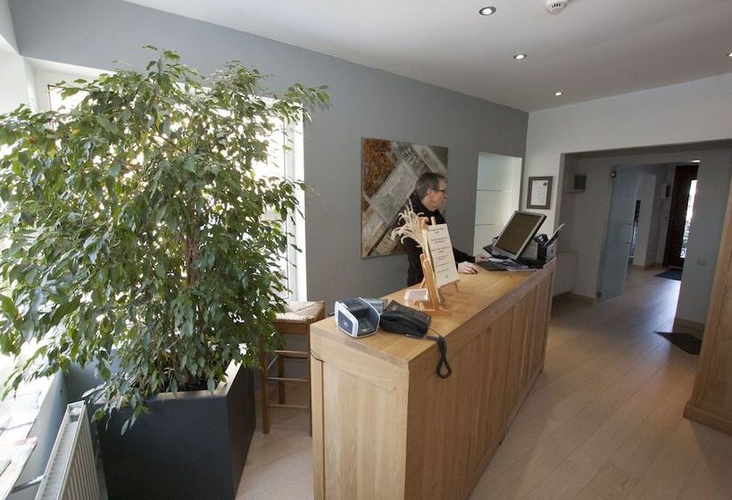 ホテル Piano 2   Mont St Guibert   Louvain La Neuve