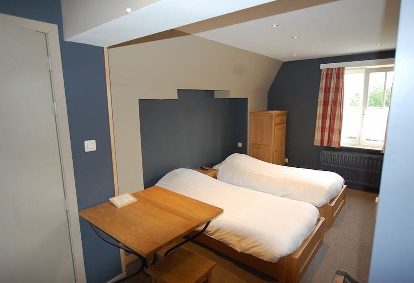 ホテル Piano 2   Mont St Guibert   Louvain La Neuve