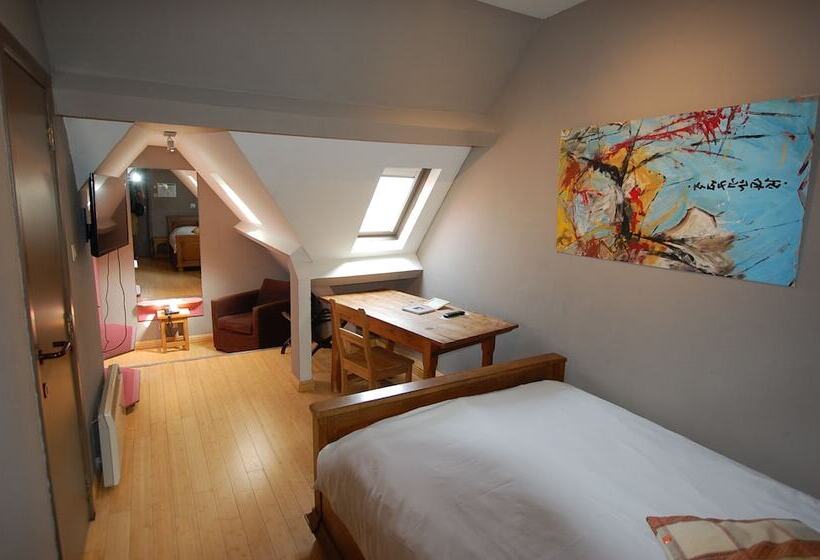 ホテル Piano 2   Mont St Guibert   Louvain La Neuve