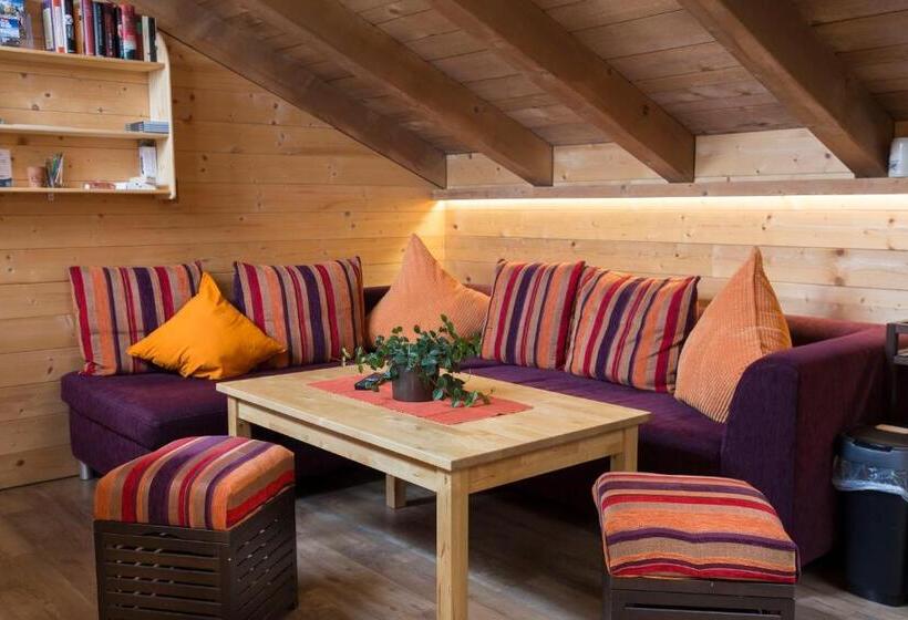 Rutsche Hostel