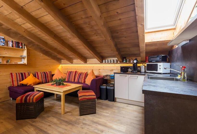 Rutsche Hostel