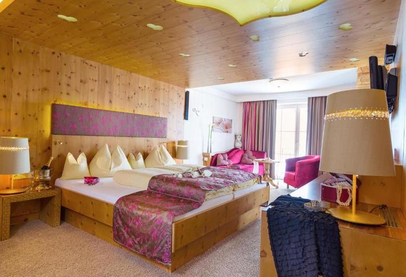 Superior Hotel Schneider Ski In & Ski Out