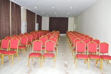 בית מלון כפרי Sentinel Apartments & Suites Limited