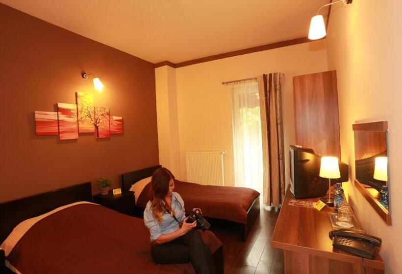 住宿加早餐  Napraforgó Wellness Ház és Panzió
