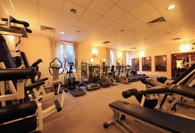 住宿加早餐  Napraforgó Wellness Ház és Panzió
