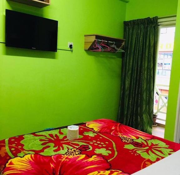 تختخواب و صبحانه Rose Haven Hotel No63b