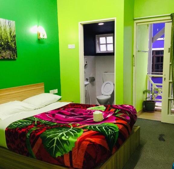 تختخواب و صبحانه Rose Haven Hotel No63b