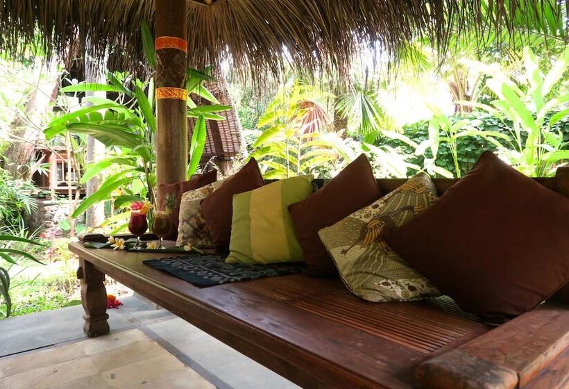 Cili Emas Oceanside Resort